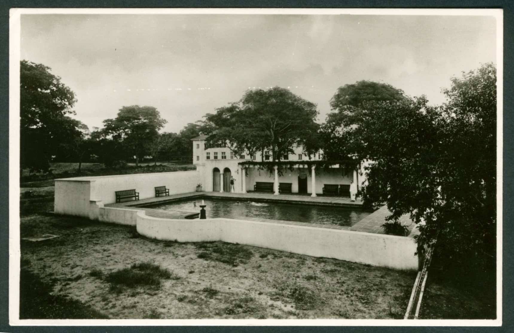 Victoria Falls Hotel - The Swimming Pool