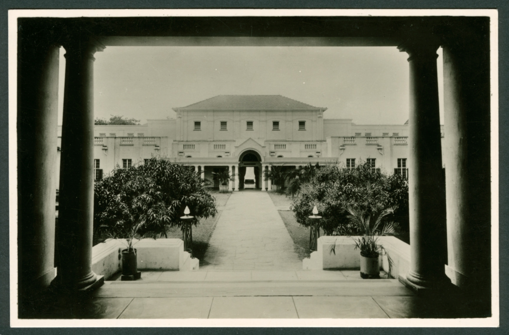 Victoria Falls Hotel View of the Courtyard